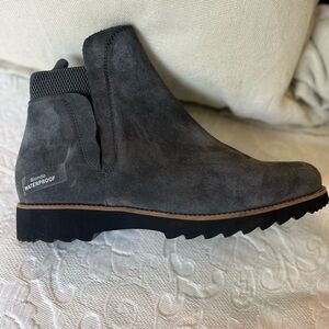 Women Blondo Perla Gray Suede Waterproof boot (bootie) sz 9 NWT
